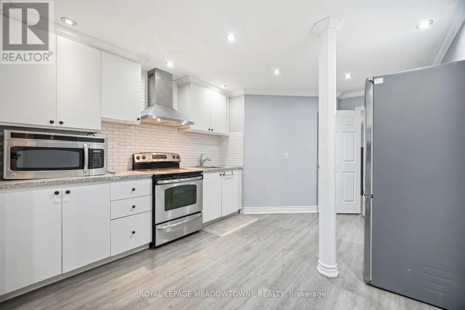 5221 ADOBE COURT