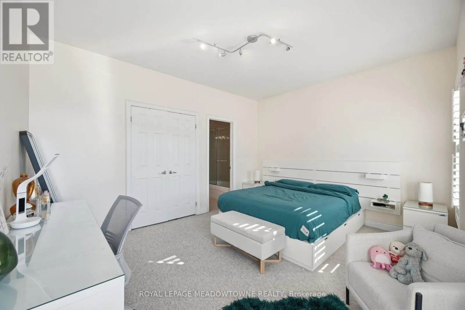 5221 ADOBE COURT