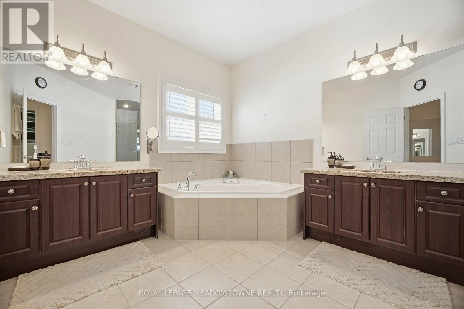 5221 ADOBE COURT