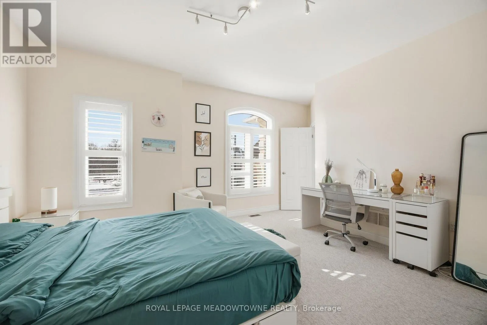 5221 ADOBE COURT