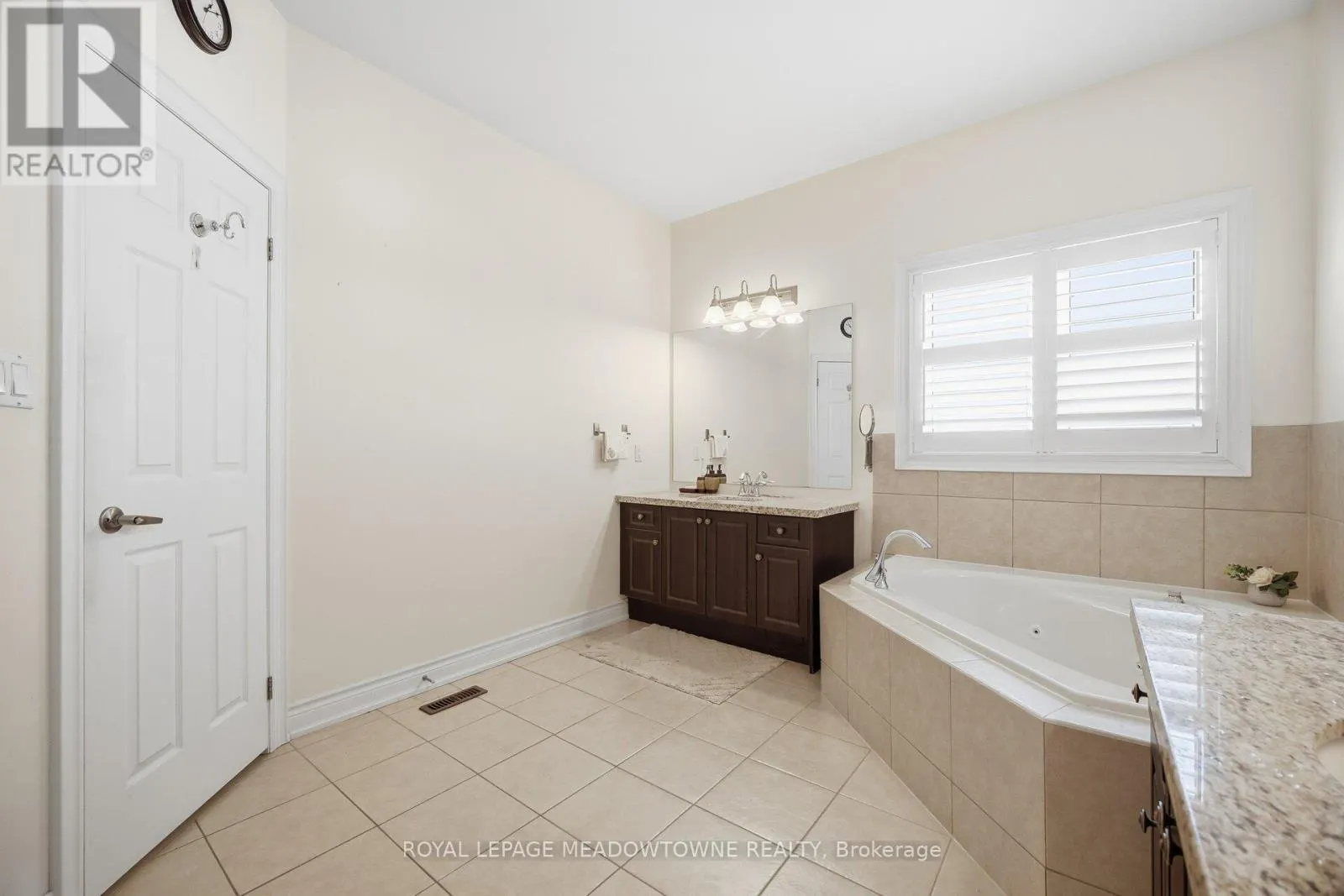 5221 ADOBE COURT