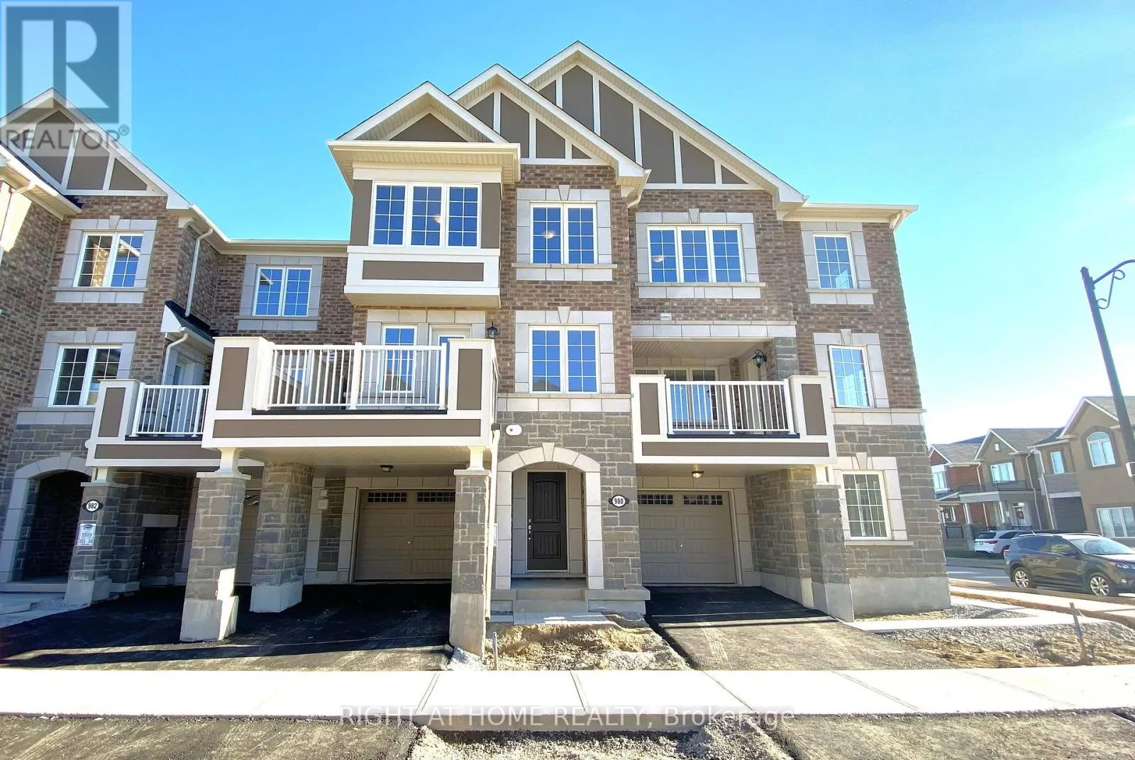 980 ALDER GATE