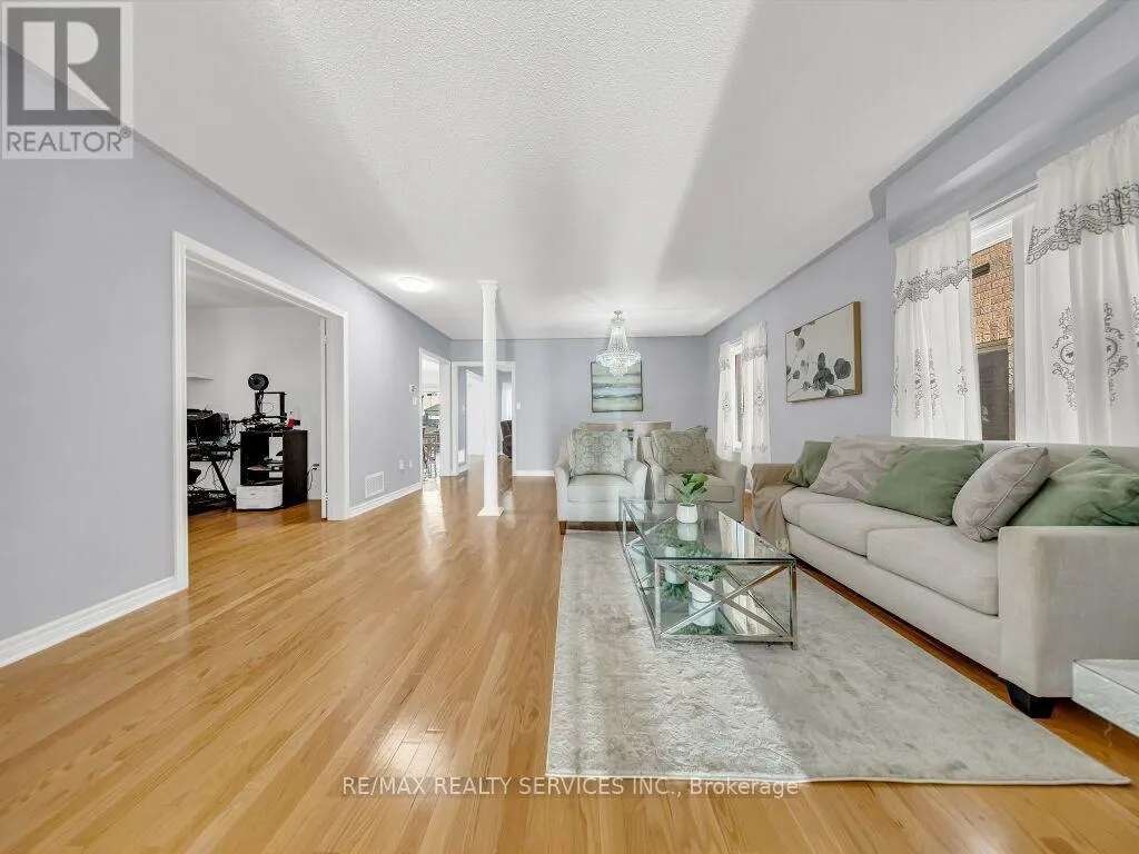 61 SIR JACOBS CRESCENT