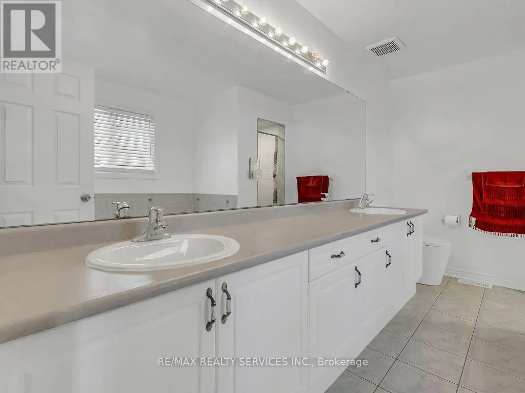 61 SIR JACOBS CRESCENT