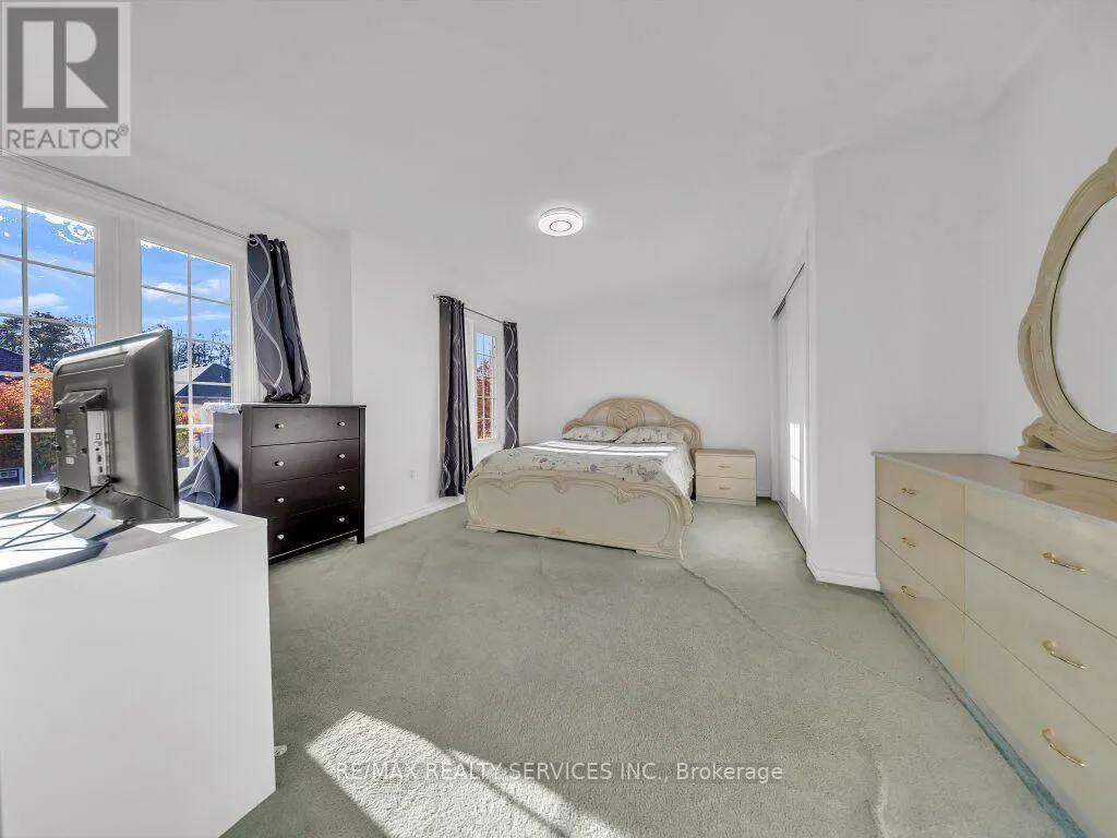 61 SIR JACOBS CRESCENT