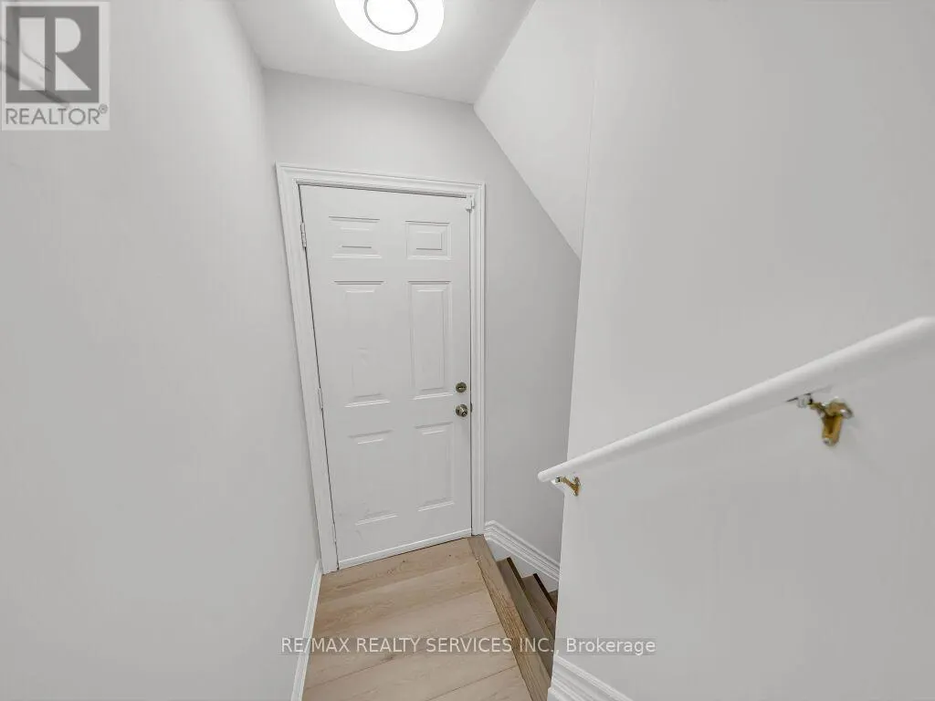 61 SIR JACOBS CRESCENT
