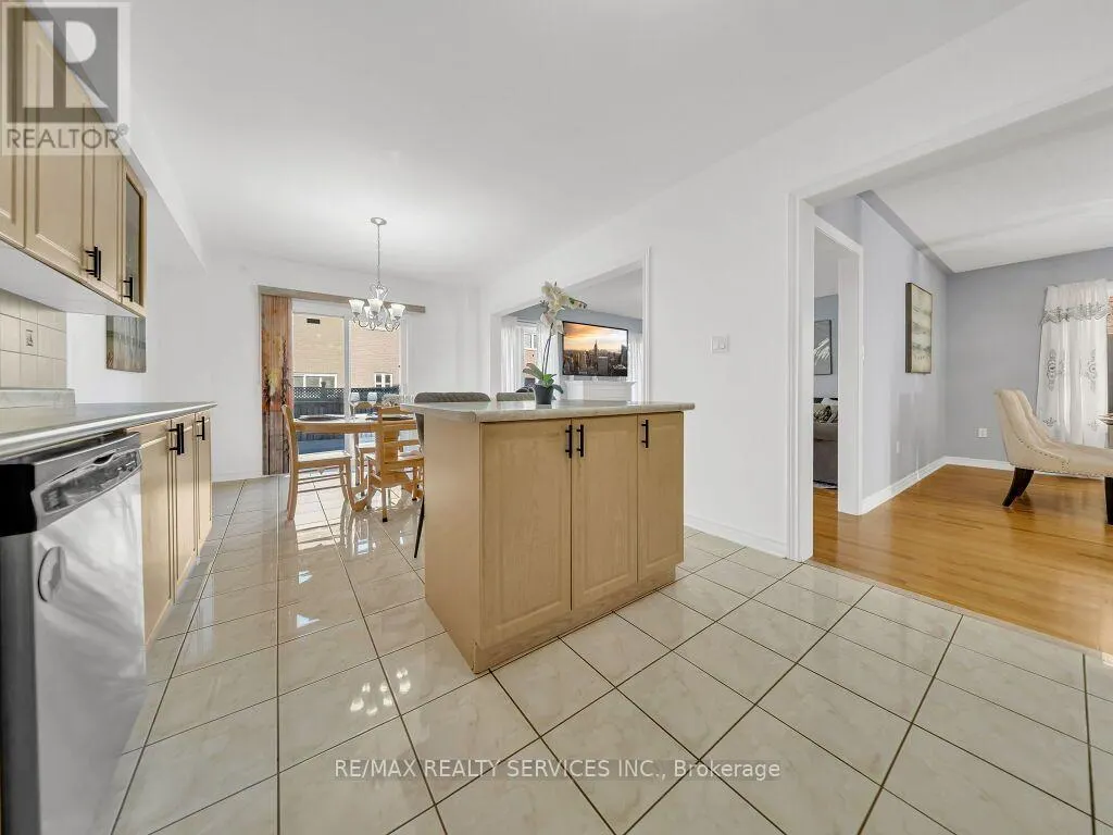 61 SIR JACOBS CRESCENT