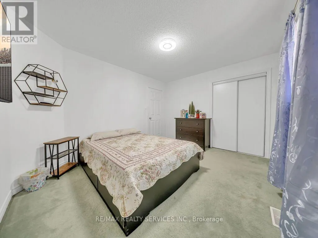 61 SIR JACOBS CRESCENT