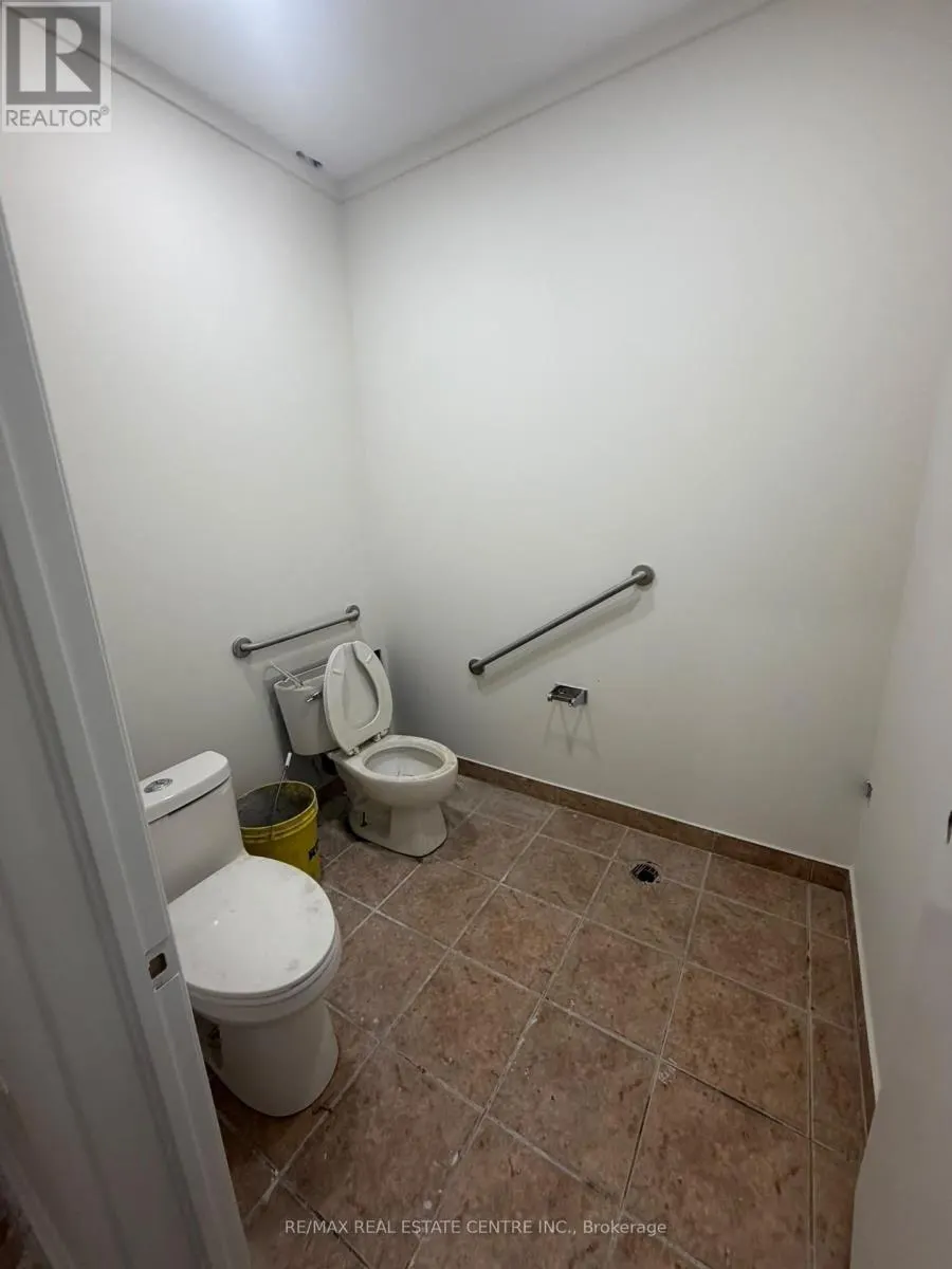 6C (ROOM 1) - 1315 DERRY ROAD E