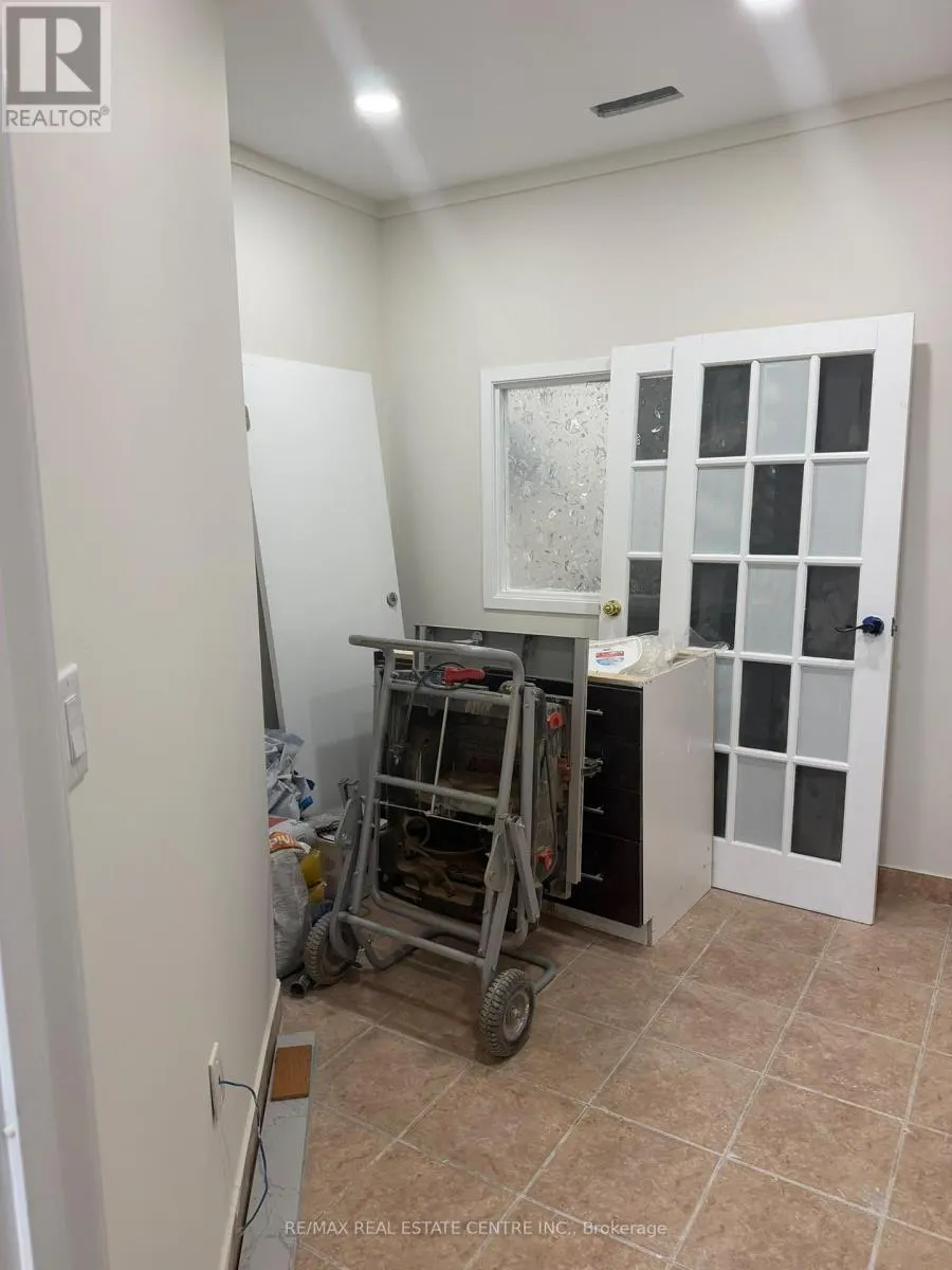 6C (ROOM 1) - 1315 DERRY ROAD E