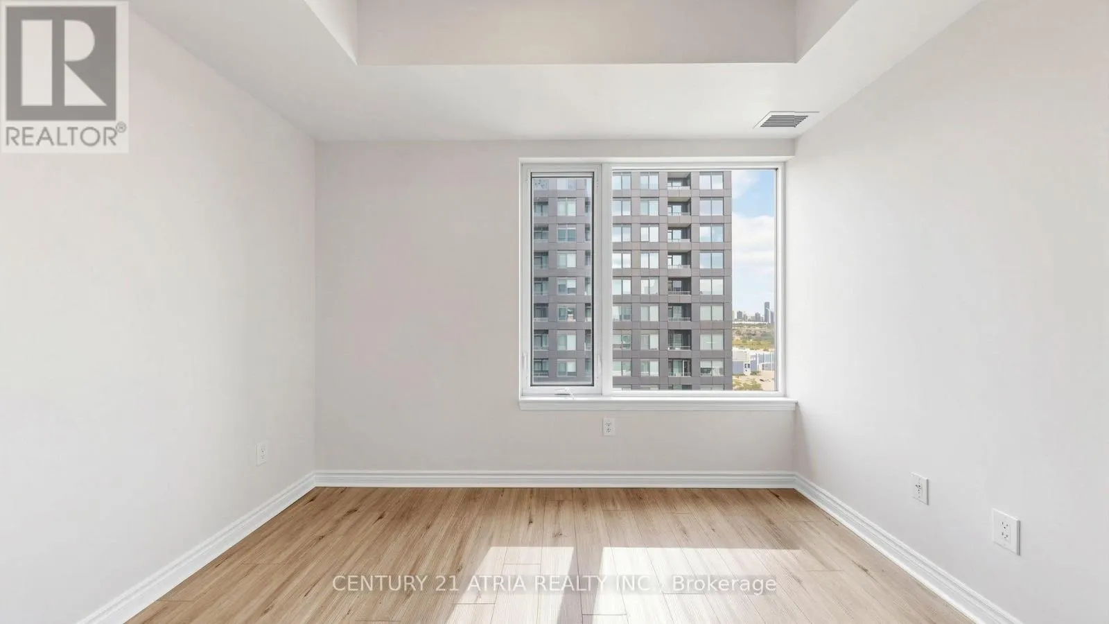 1802 - 385 PRINCE OF WALES DRIVE