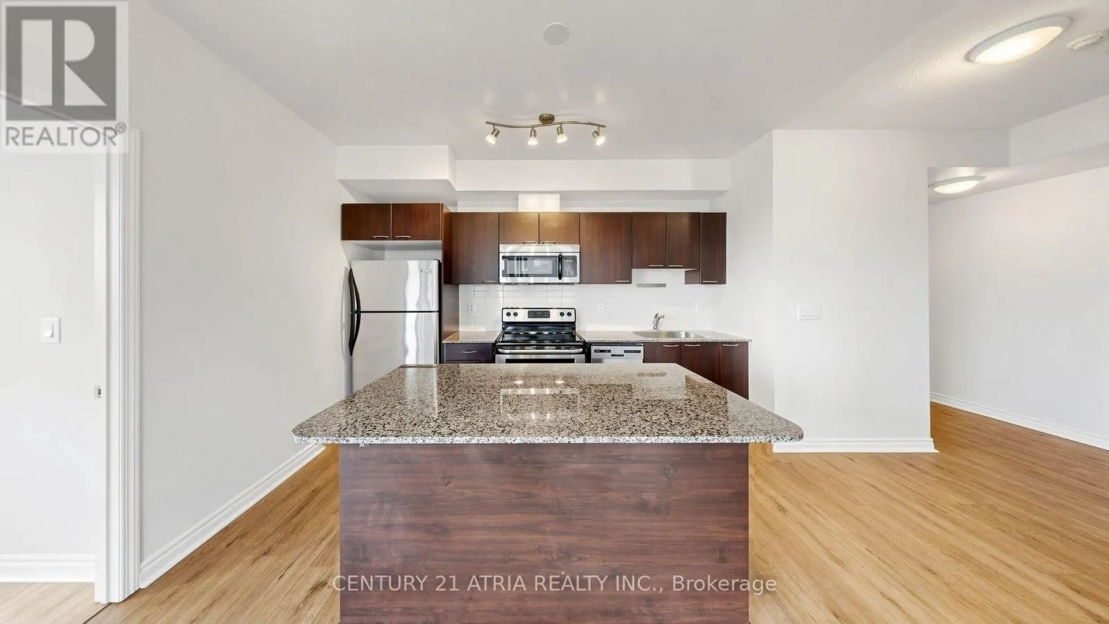 1802 - 385 PRINCE OF WALES DRIVE