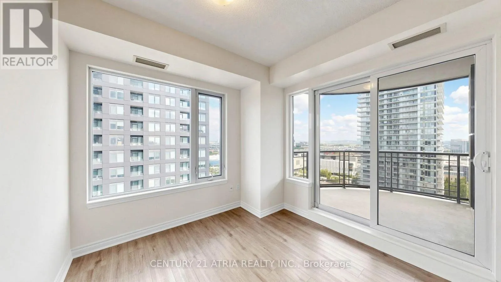 1802 - 385 PRINCE OF WALES DRIVE