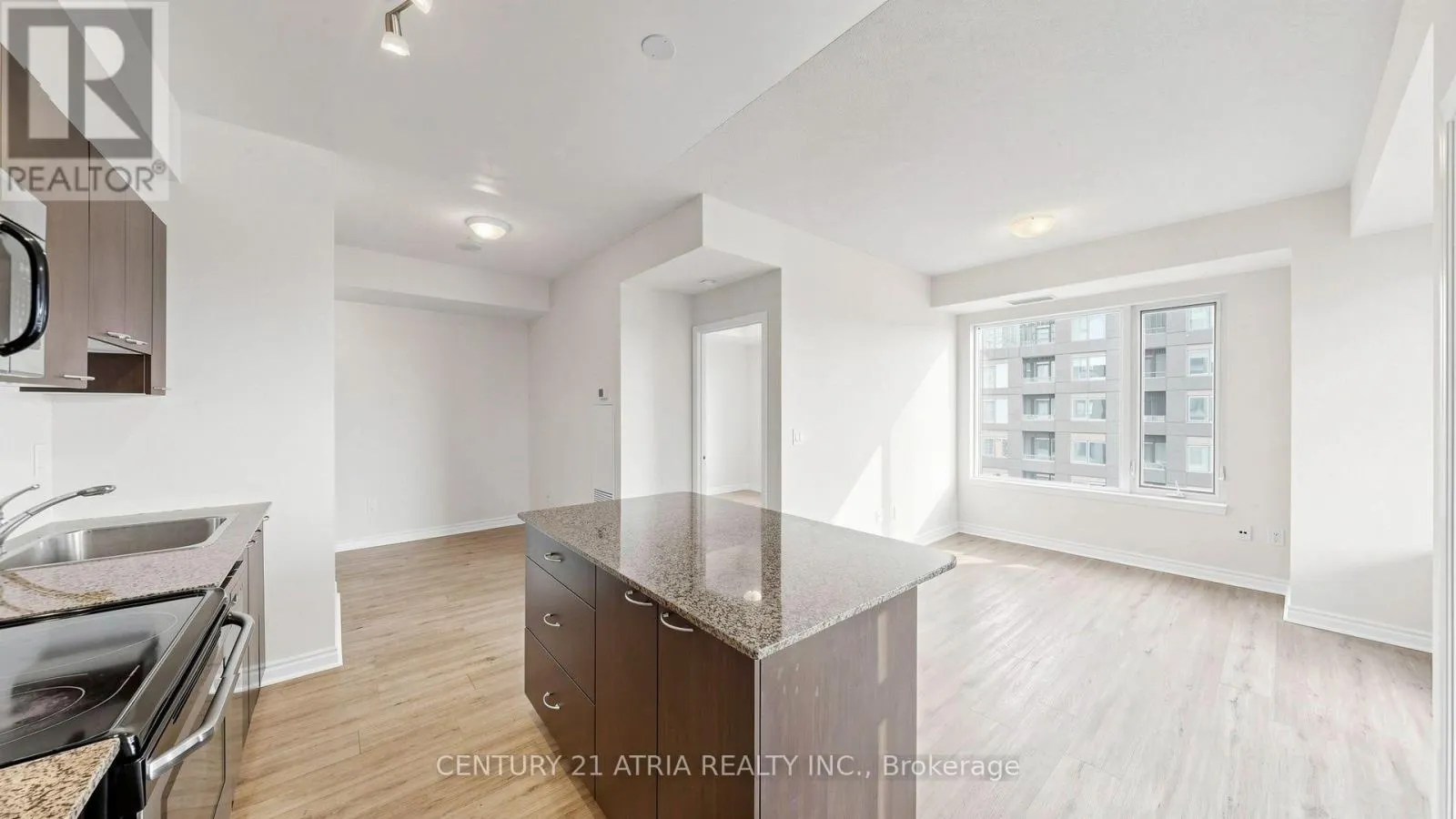 1802 - 385 PRINCE OF WALES DRIVE