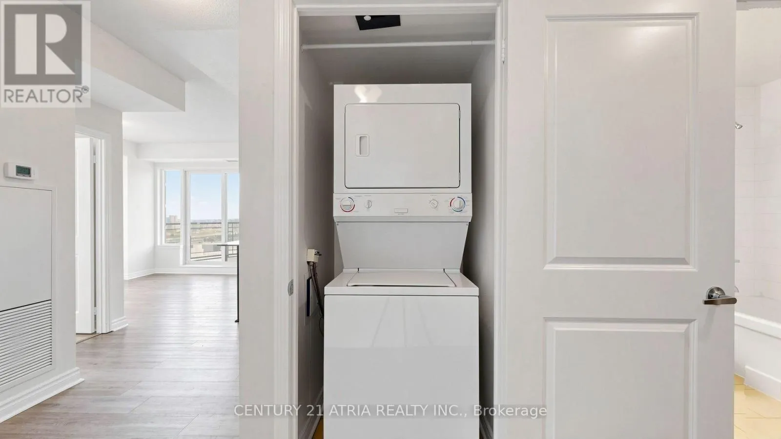 1802 - 385 PRINCE OF WALES DRIVE