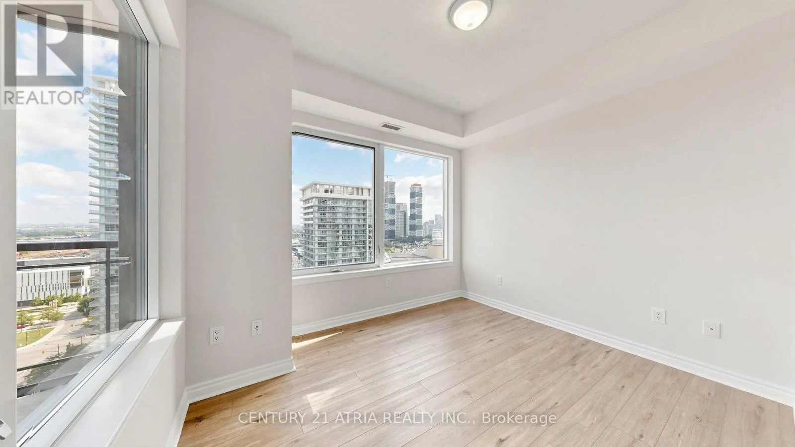 1802 - 385 PRINCE OF WALES DRIVE