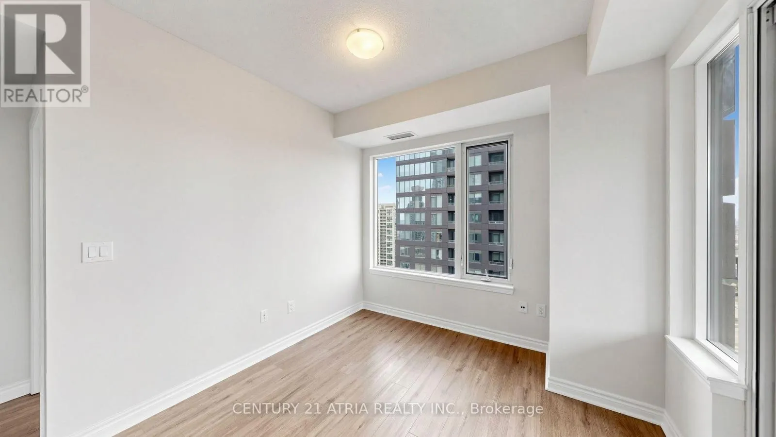 1802 - 385 PRINCE OF WALES DRIVE
