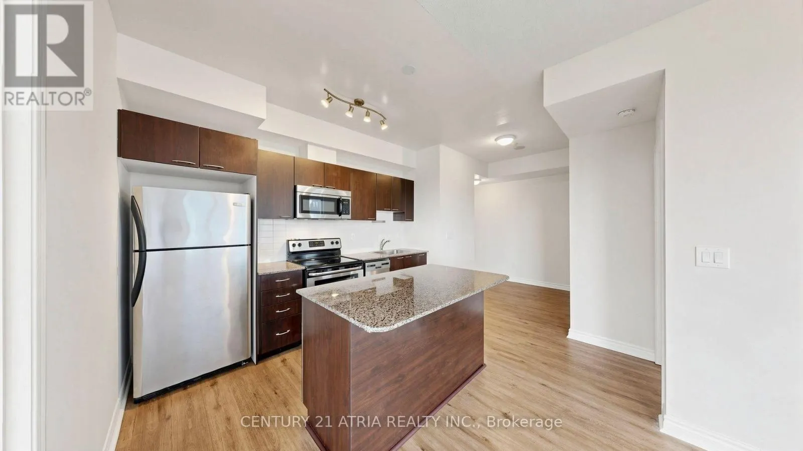 1802 - 385 PRINCE OF WALES DRIVE