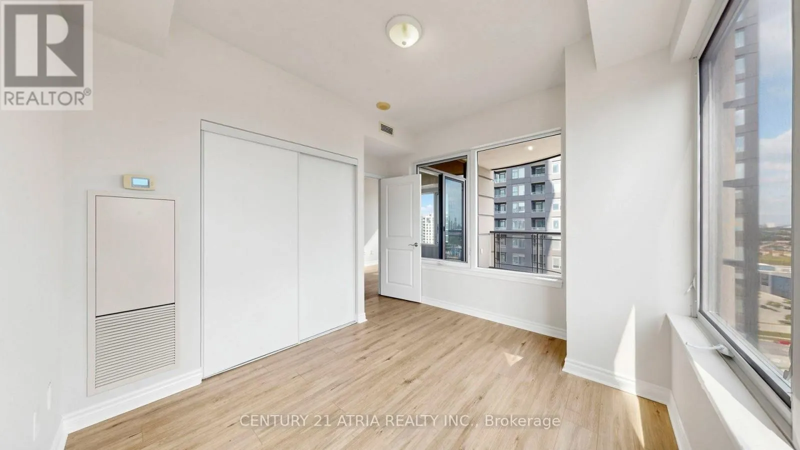1802 - 385 PRINCE OF WALES DRIVE