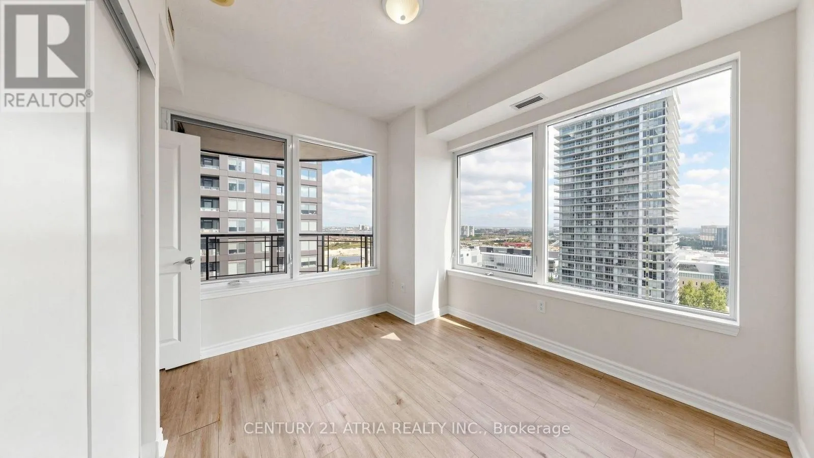 1802 - 385 PRINCE OF WALES DRIVE