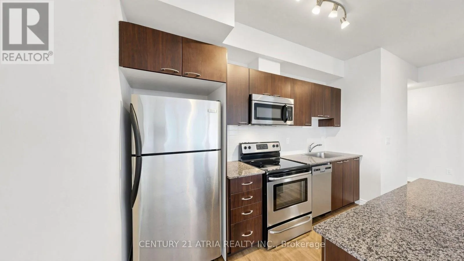 1802 - 385 PRINCE OF WALES DRIVE