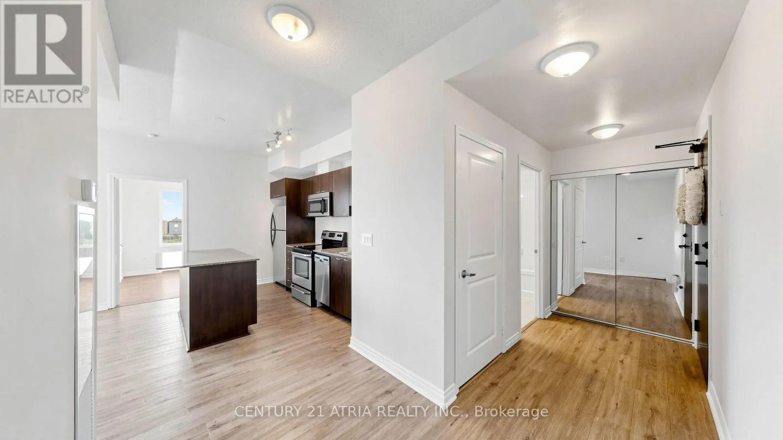 1802 - 385 PRINCE OF WALES DRIVE