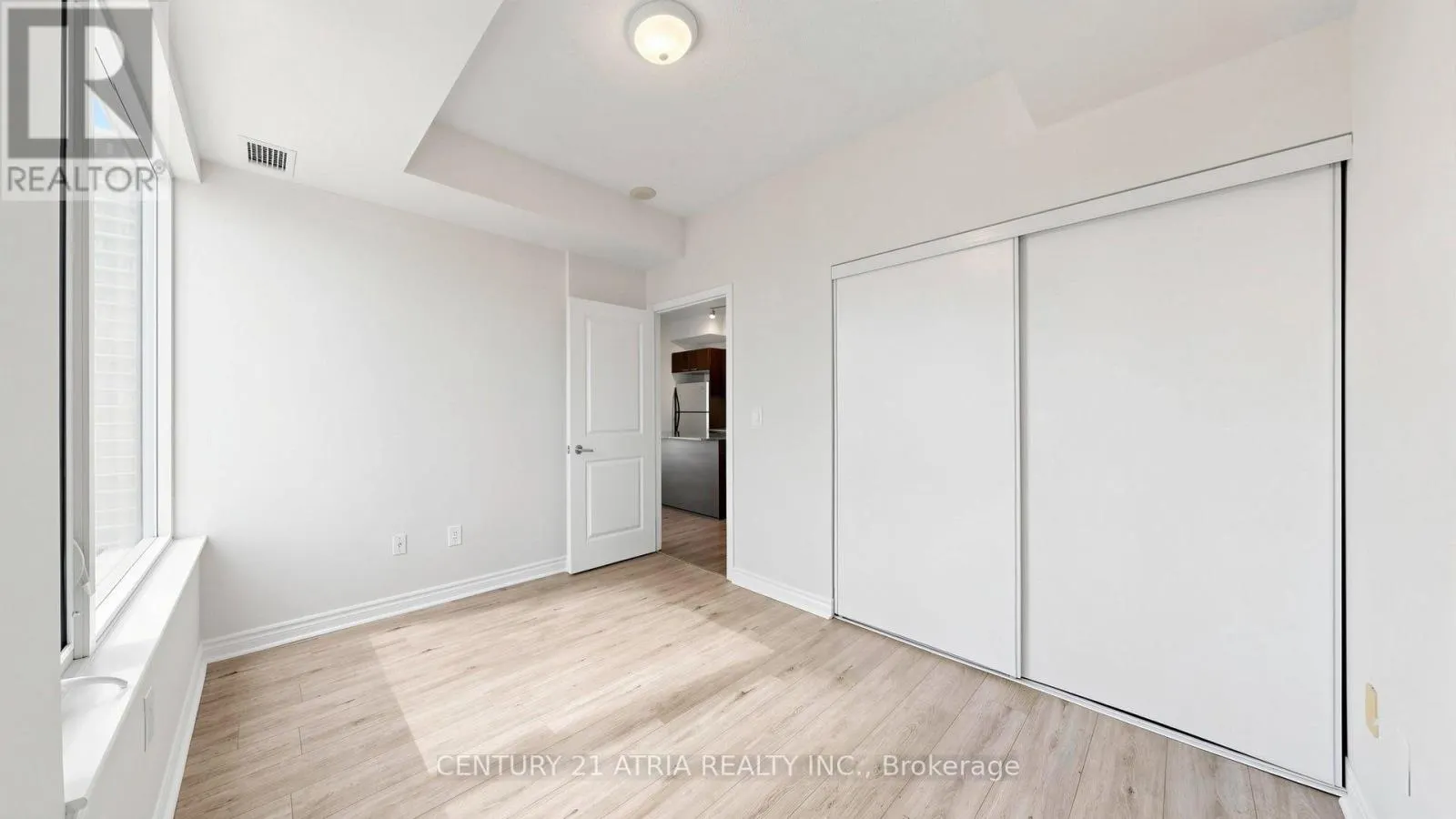 1802 - 385 PRINCE OF WALES DRIVE