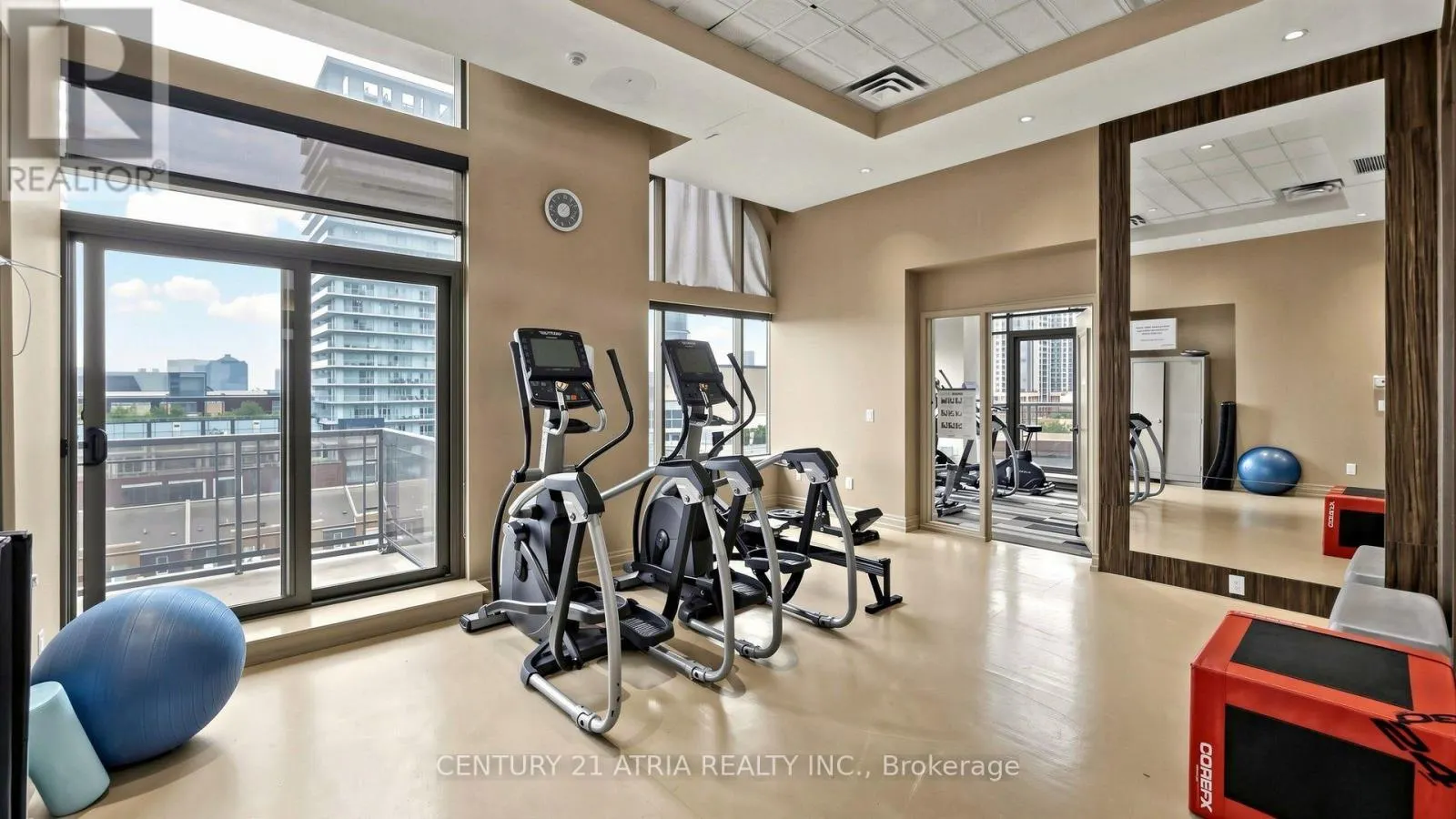 1802 - 385 PRINCE OF WALES DRIVE