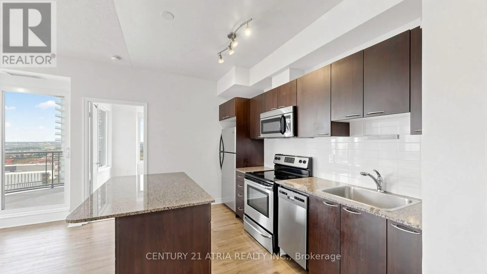 1802 - 385 PRINCE OF WALES DRIVE