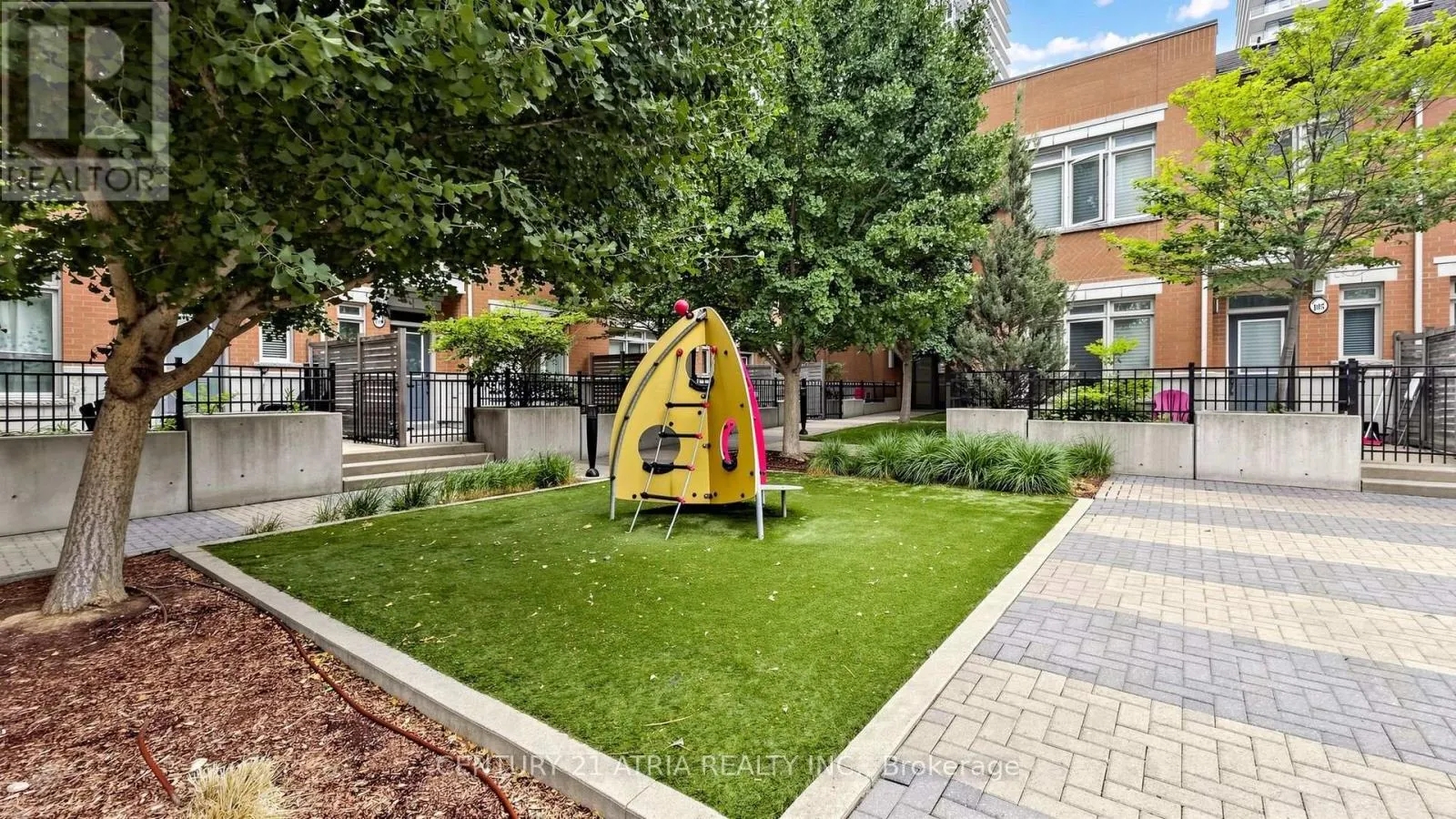 1802 - 385 PRINCE OF WALES DRIVE