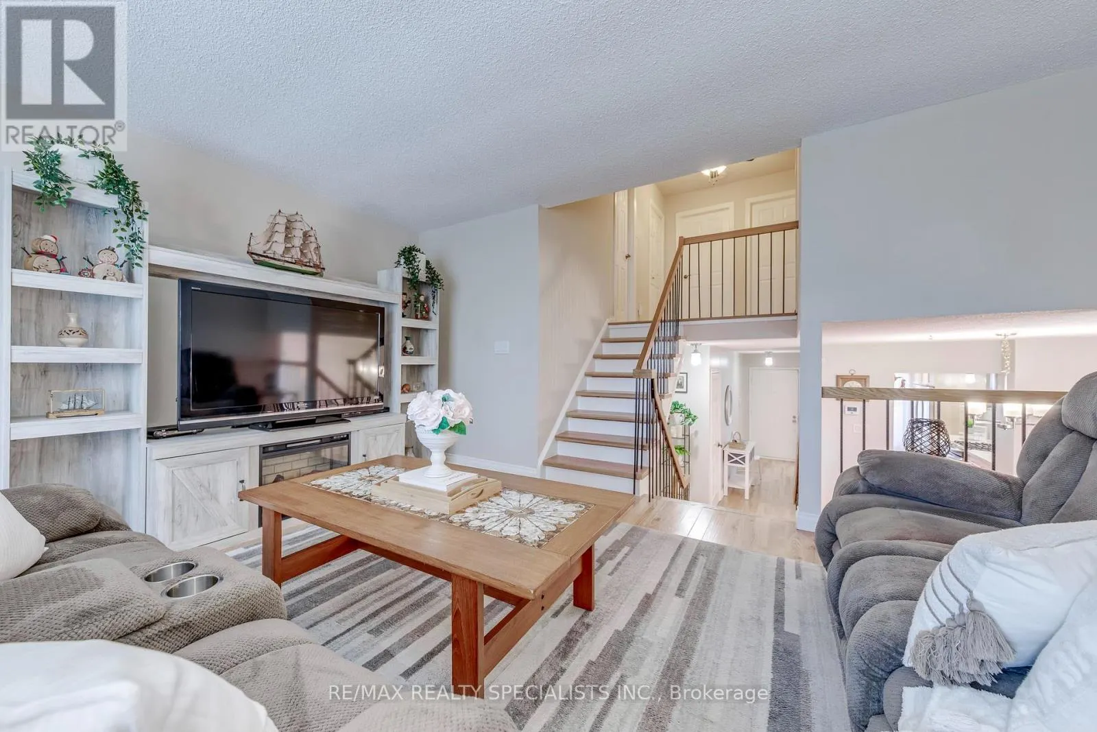 69 WINTERFOLD DRIVE