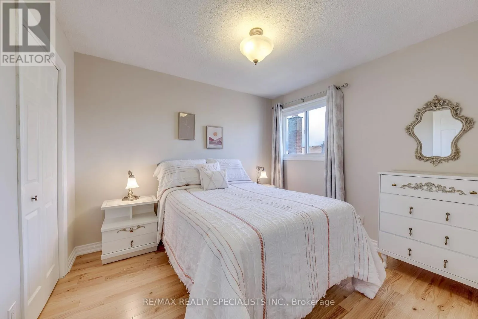 69 WINTERFOLD DRIVE