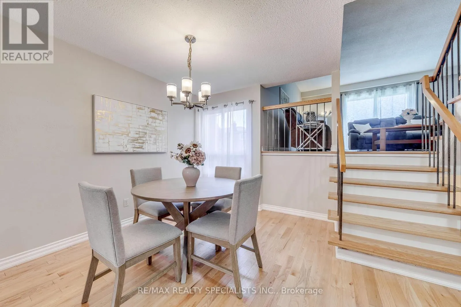 69 WINTERFOLD DRIVE