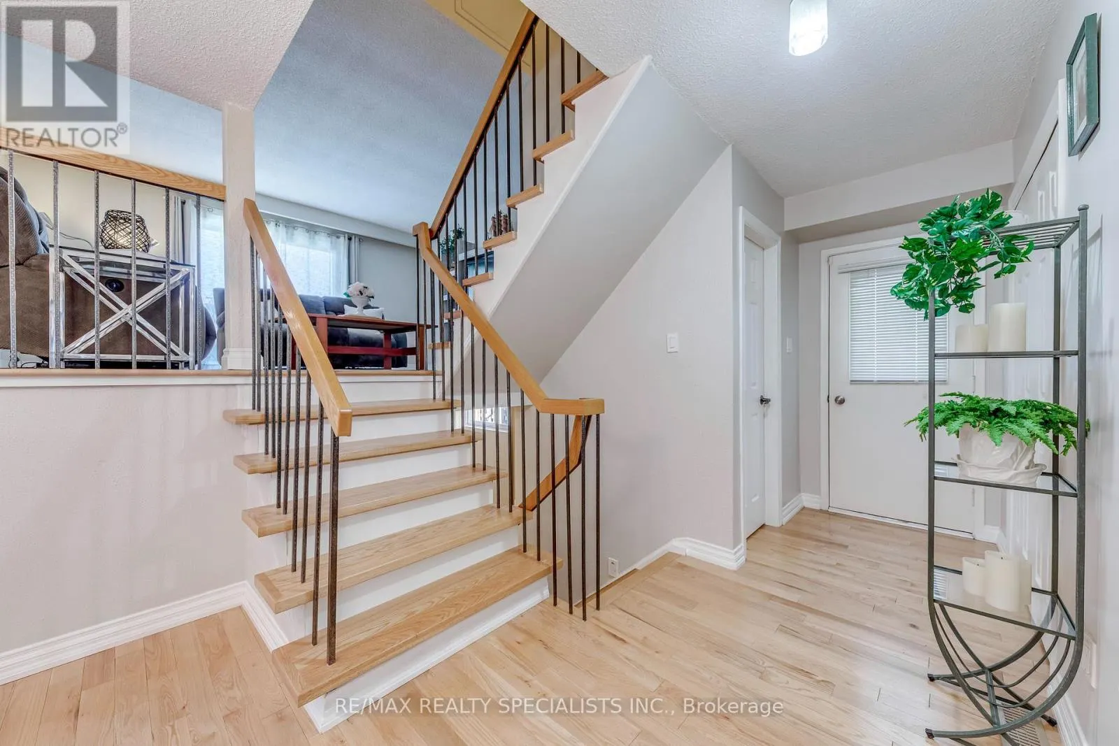 69 WINTERFOLD DRIVE