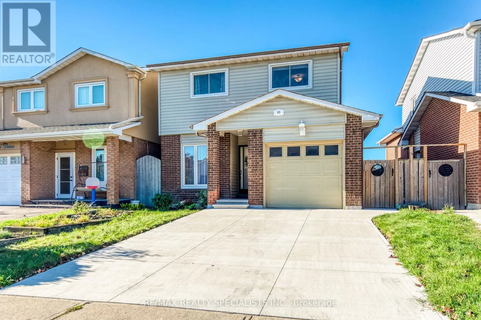69 WINTERFOLD DRIVE