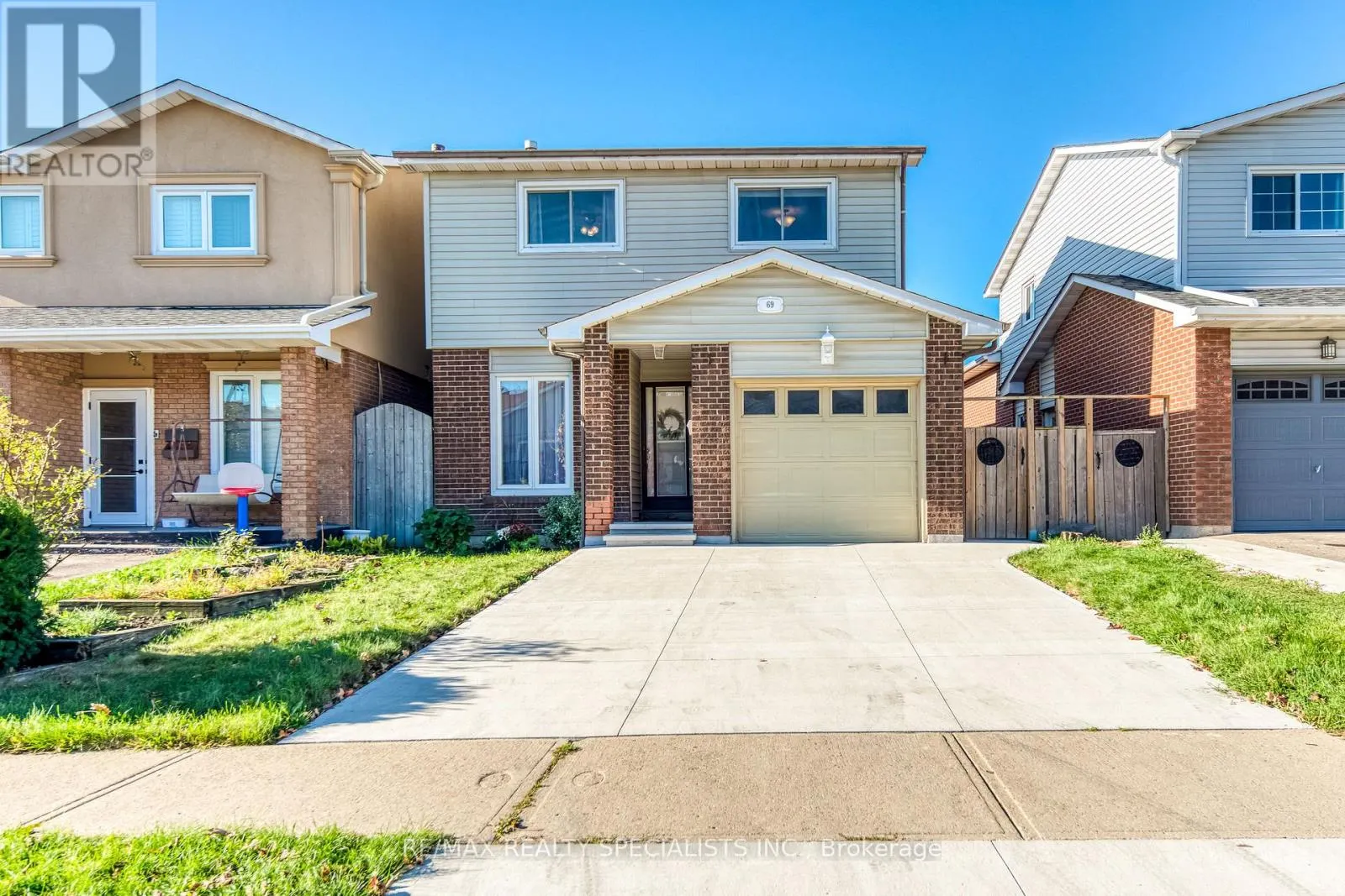 69 WINTERFOLD DRIVE