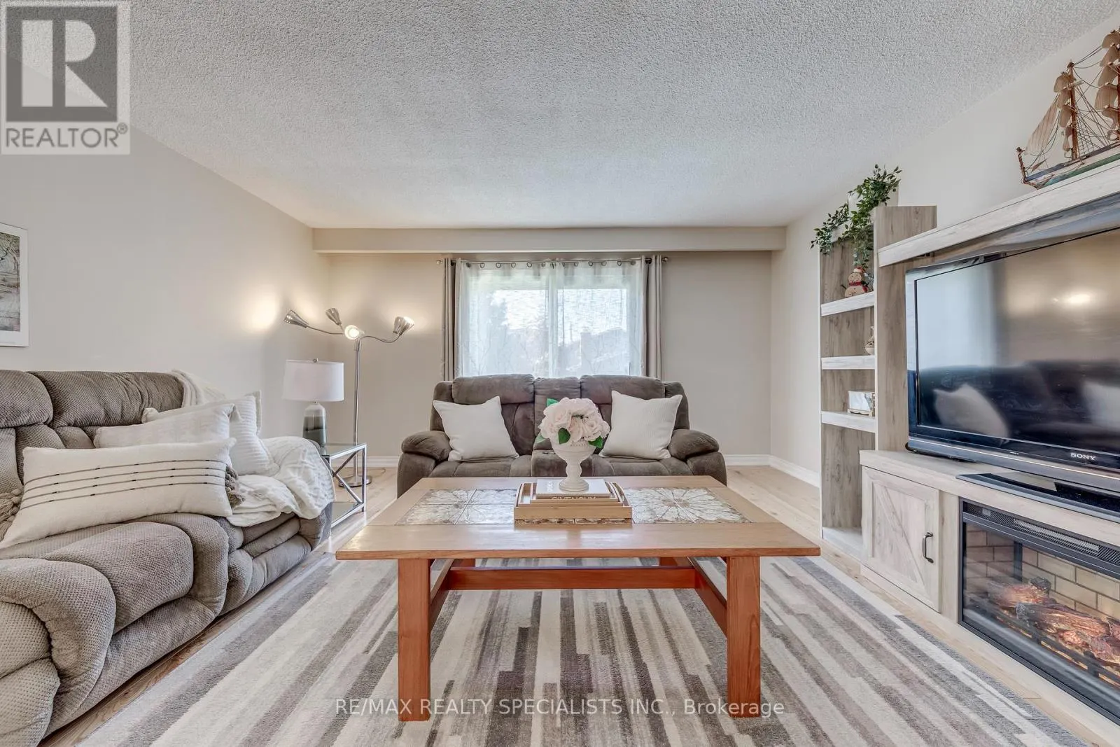 69 WINTERFOLD DRIVE