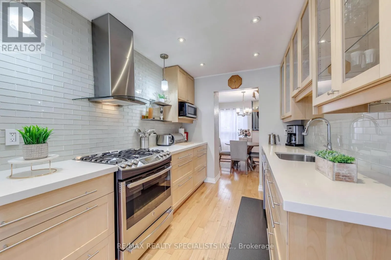 69 WINTERFOLD DRIVE