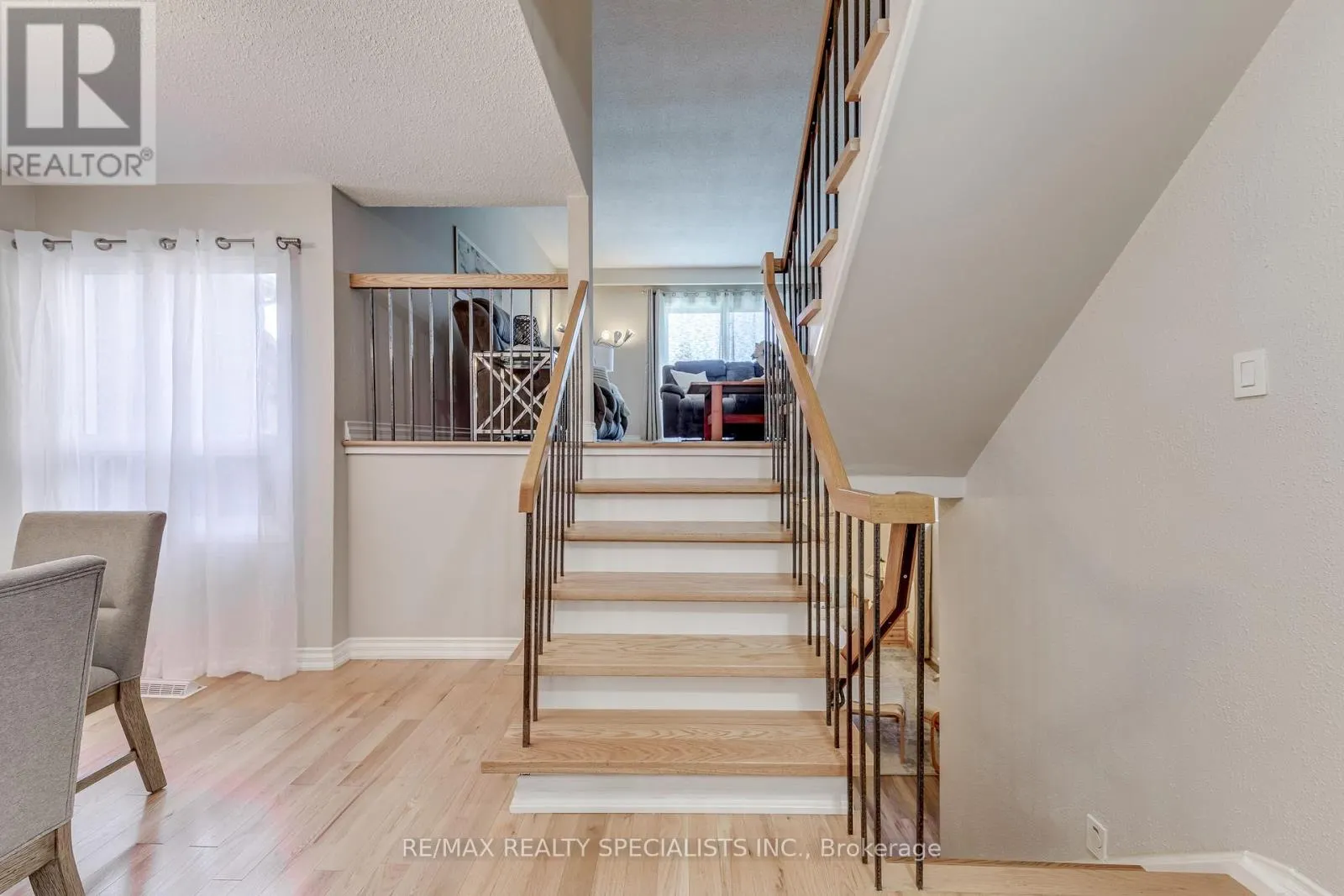 69 WINTERFOLD DRIVE