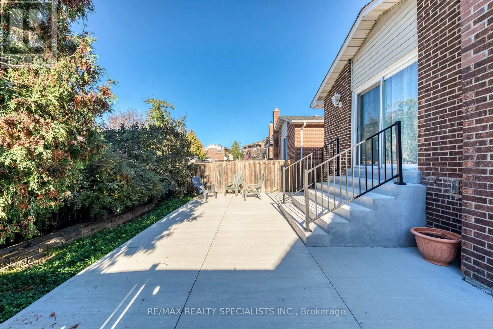 69 WINTERFOLD DRIVE