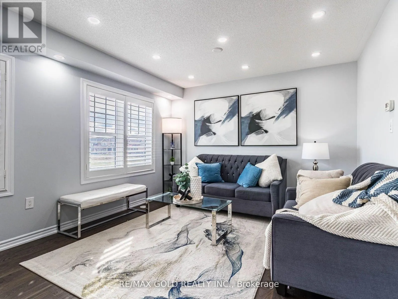 98 BANNISTER CRESCENT