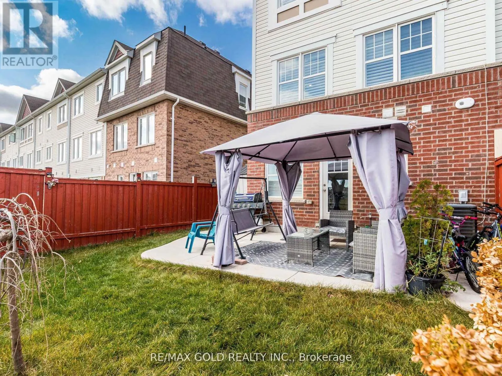 98 BANNISTER CRESCENT