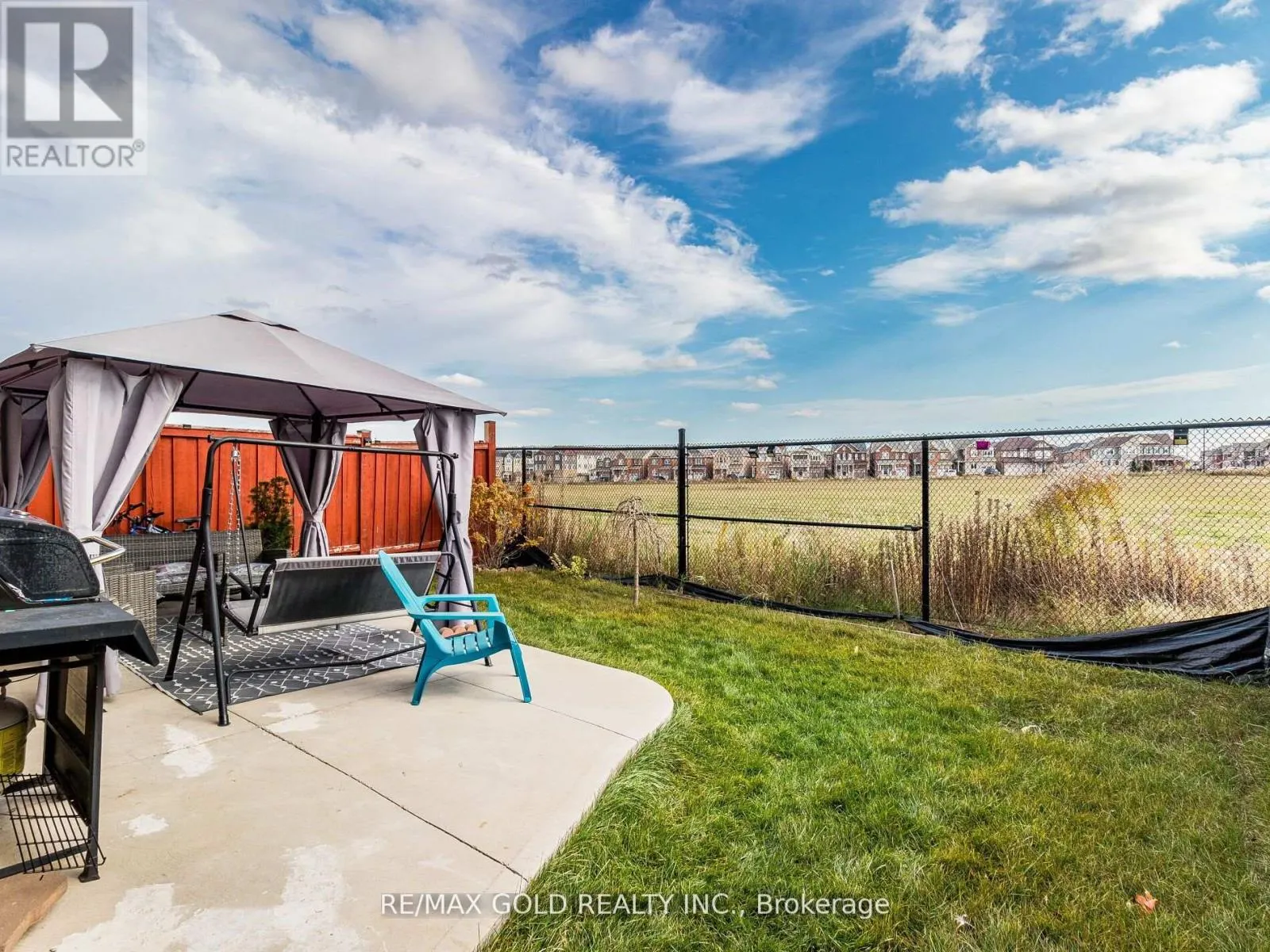 98 BANNISTER CRESCENT