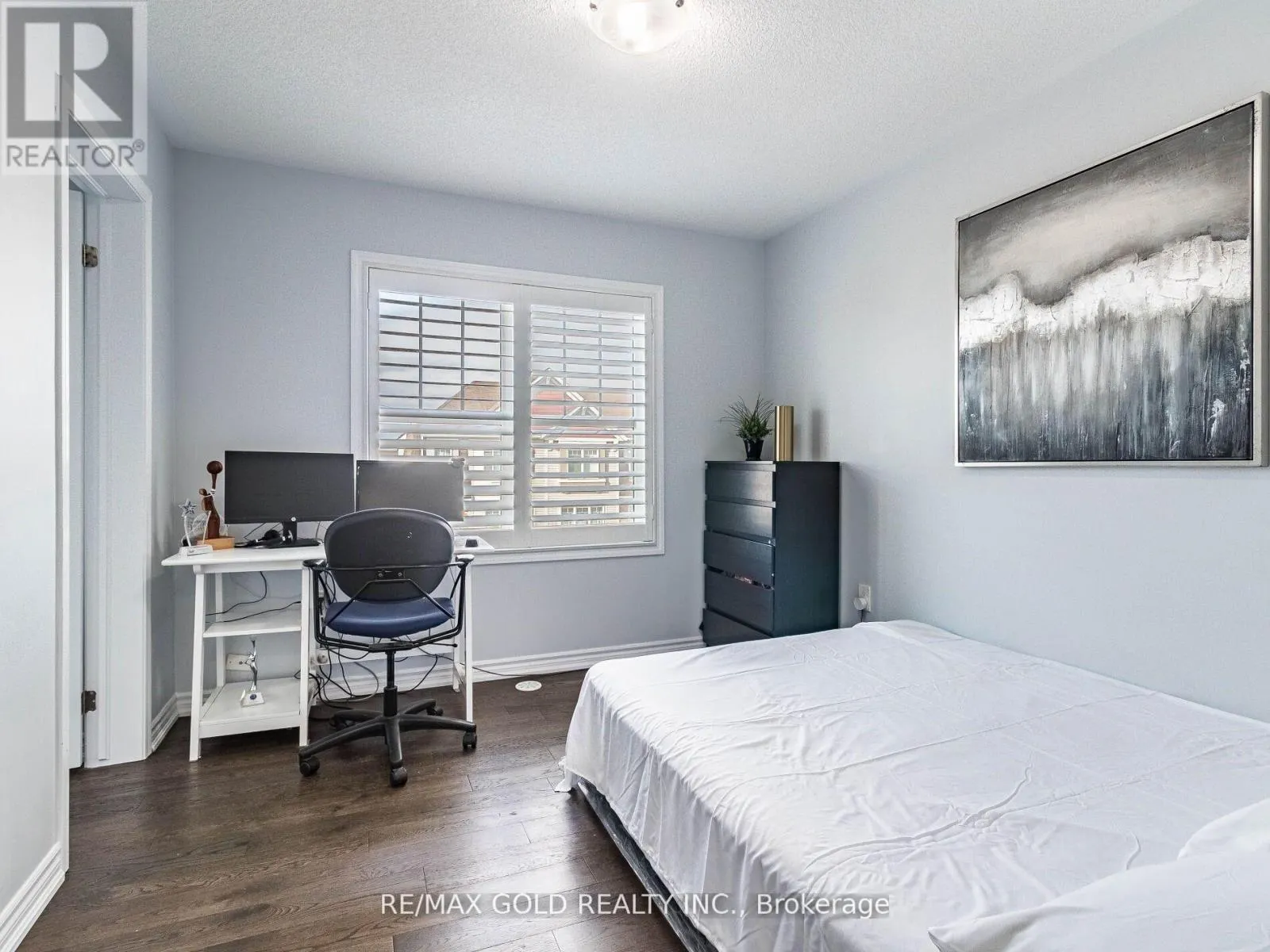 98 BANNISTER CRESCENT