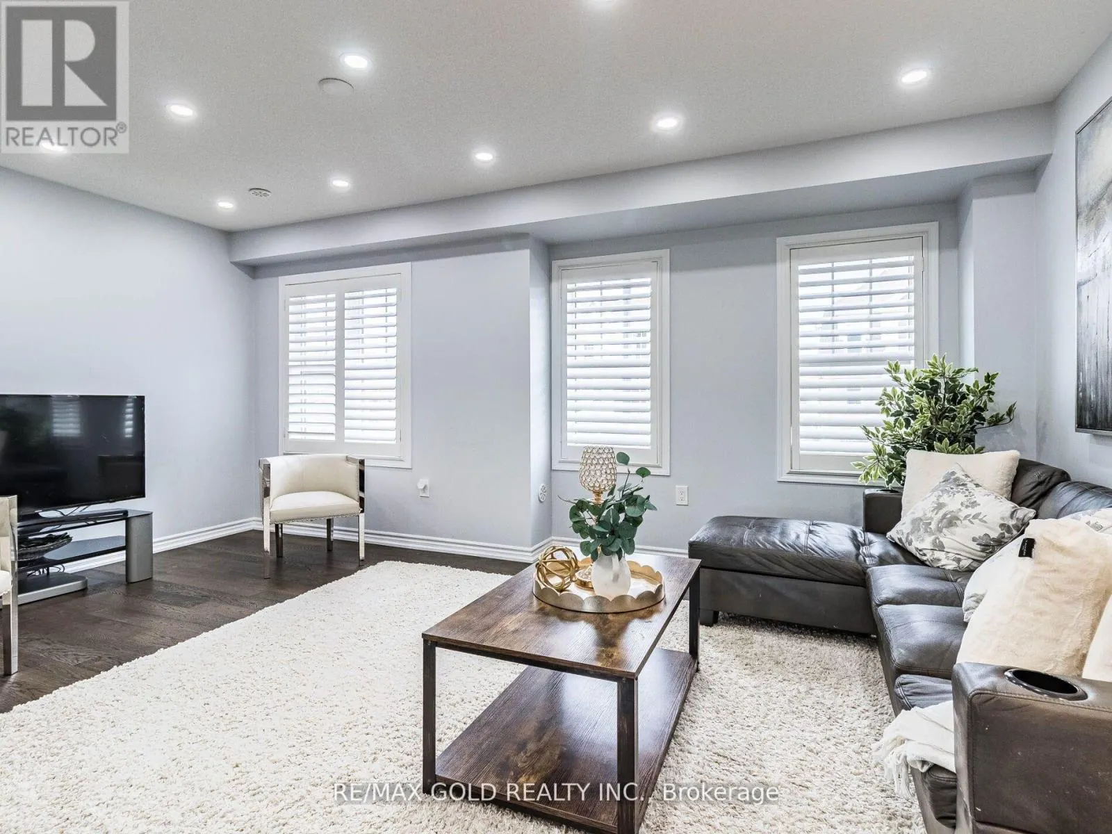 98 BANNISTER CRESCENT