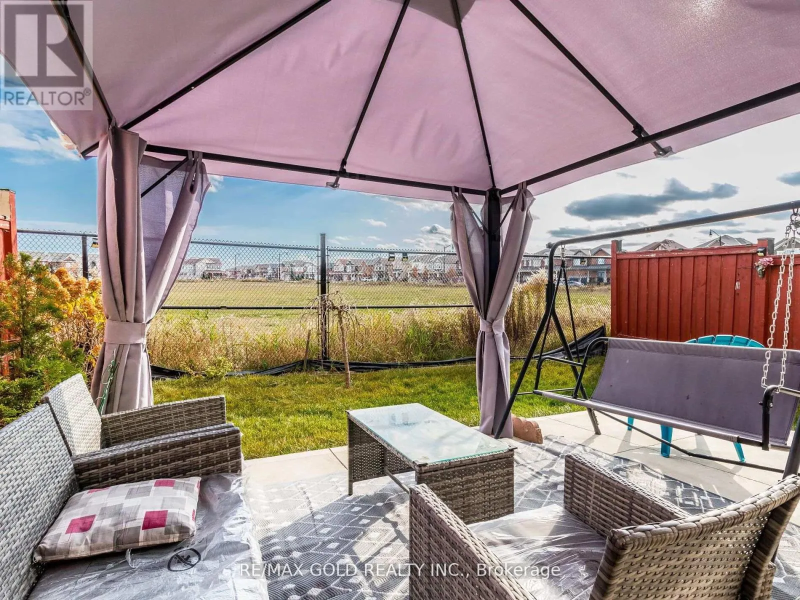98 BANNISTER CRESCENT