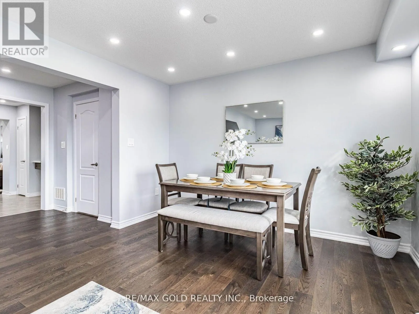 98 BANNISTER CRESCENT
