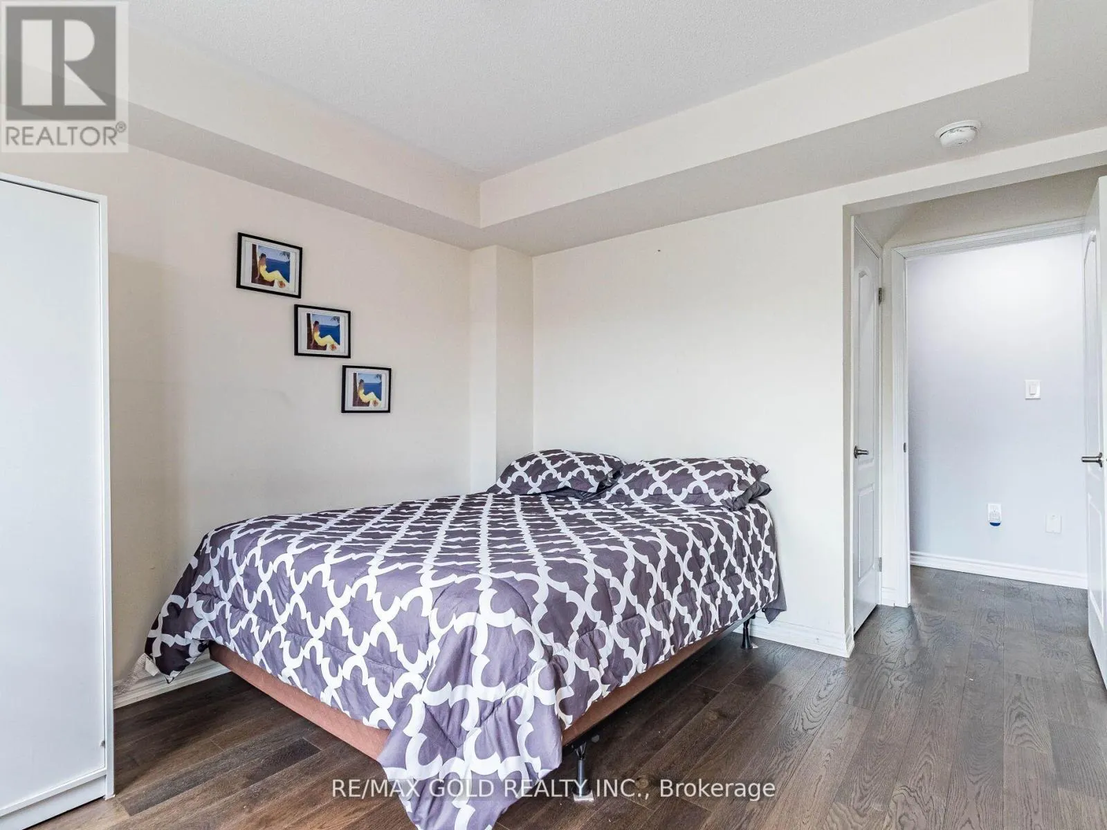 98 BANNISTER CRESCENT
