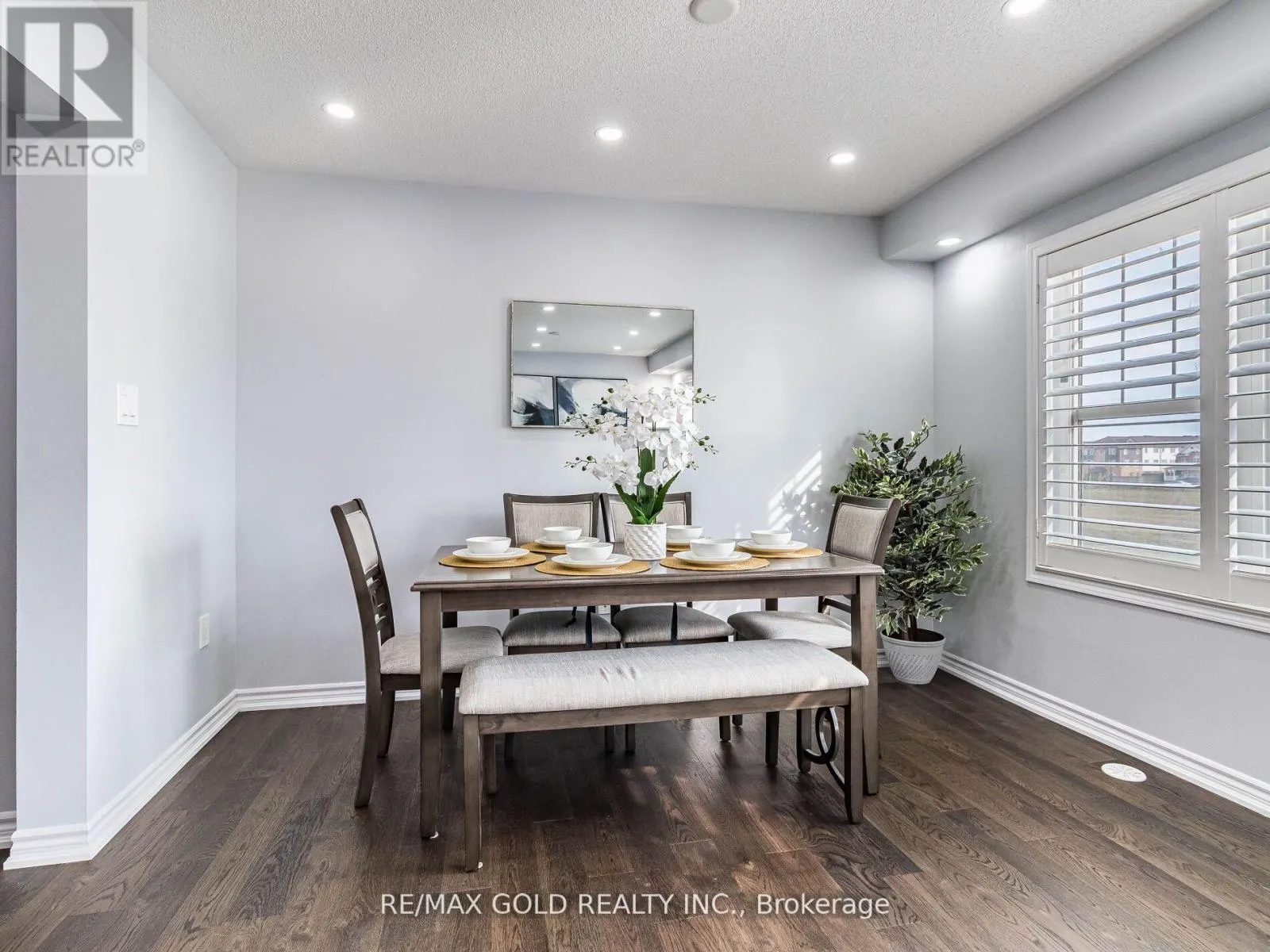 98 BANNISTER CRESCENT