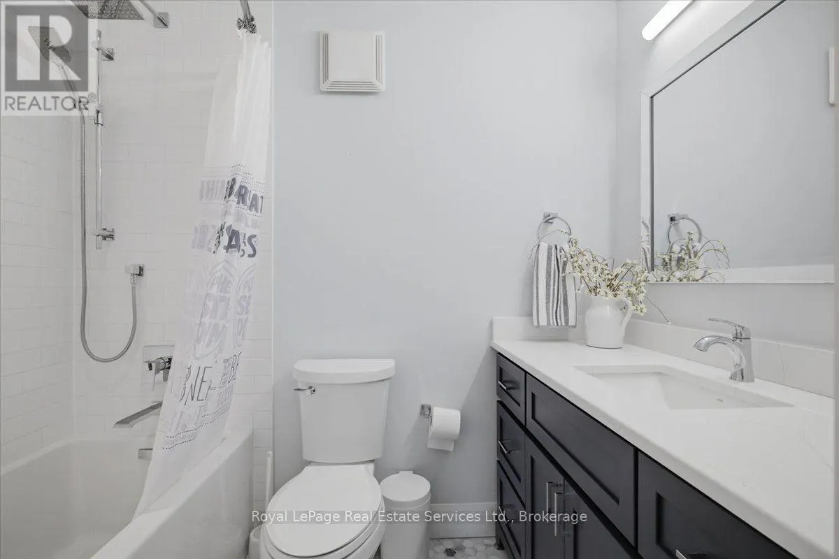 5 - 2120 MARINE DRIVE #5